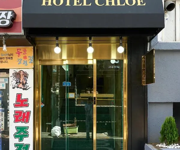 Chloe Hotel *