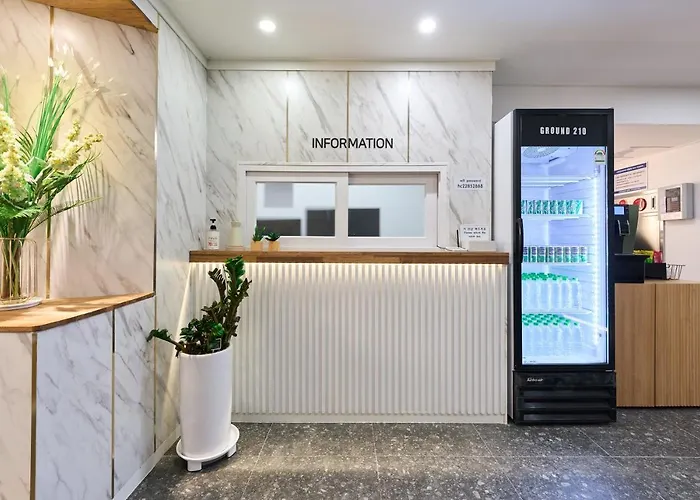 Chloe Hotel *